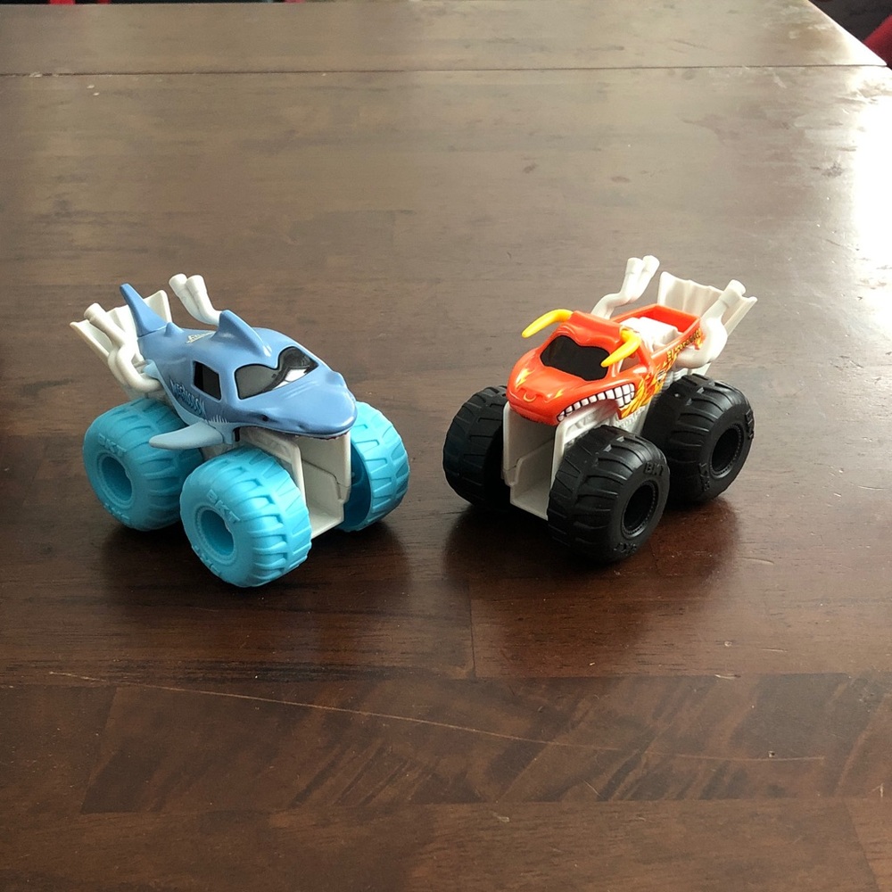 Monster Truck Bath Toy Set